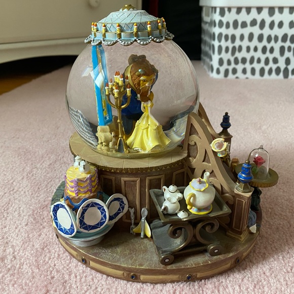 Beauty and the Beast Snowglobe - Picture 5 of 10